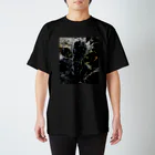 yanzokonzoの近すぎヒニャリン Regular Fit T-Shirt