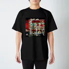 骸骨がメインの作品の実験室 Regular Fit T-Shirt