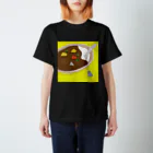 さかたようこ / サメ画家のカレーの中と外で視線を交わす前のサメ/出会う前 スタンダードTシャツ