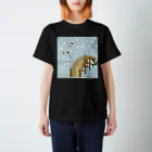 Musashi和柄Shop 【Japanese pattern】の鶴と雪Tシャツ Regular Fit T-Shirt