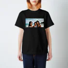 studio eizoの海で出会った三人娘！女子大の旅行サークルでぇ～す Regular Fit T-Shirt