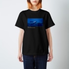 なぜか閉店しない服屋の夜のクジラ black Regular Fit T-Shirt