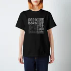 まきびしのDECOboko モノクロ Regular Fit T-Shirt