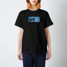 pino子 shopの見上げた空と踏切【風景写真】 Regular Fit T-Shirt