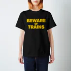 CIPANGOの【道路標識】BEWARE OF TRAINS（汽車に注意）（踏切）　イエローロゴバージョン スタンダードTシャツ