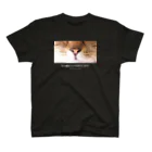 Maison PHOTOGRAPHICA分室のネコの鼻はシイタケなのかもしれない(白文字vr) Regular Fit T-Shirt