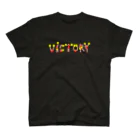 のぐちさきのVICTORY（赤) Regular Fit T-Shirt