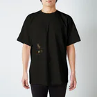 mannenRouの蝋燭に火を灯す岬のうさぎ Regular Fit T-Shirt