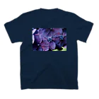 8l0の紫陽花　紫 Regular Fit T-Shirtの裏面