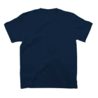NISHIO TRAVELグッズストアのタイ東北地方のイサーン語入りオリジナルTシャツ Regular Fit T-Shirtの裏面