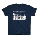 Bluehall Mystery Online Shopの黒地Tシャツ 夜明けのまちと奇跡のブルー（前面：英字 / 背面：カタカナ） スタンダードTシャツ