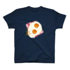 にらんせい屋のふたごのめだまやき（濃色用） スタンダードTシャツ