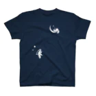 ねぼすけやの夜空にあそぶヤマネ スタンダードTシャツ