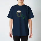 ebiyumi5037のカエルとビール Regular Fit T-Shirt