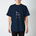 ヤママユ(ヤママユ・ペンギイナ)の着物ぺんぎん―いずれはキングか杜若― Regular Fit T-Shirt