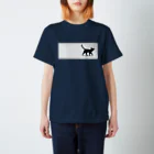 ハナイとトンの猫が目の前を横切った（黒猫） スタンダードTシャツ