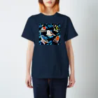 NORIMA'S SHOP の落ち葉のコラージュとかわいい野鳥たち スタンダードTシャツ