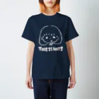 THIS IS NATSのホワイトでぃっちゃん Regular Fit T-Shirt
