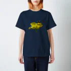 NATURE GOの花越しに目があう スタンダードTシャツ