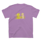 犬吠え商店の誰もいない（紫の川） Regular Fit T-Shirtの裏面