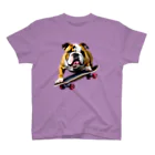 浪漫千代（ロマチョんの店）のEnglish bulldog riding a skateboard スタンダードTシャツ