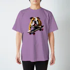 浪漫千代（ロマチョんの店）のEnglish bulldog riding a skateboard スタンダードTシャツ