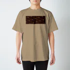 MZグラフィックスのコーヒービーンズ　ブラウン　マグカップ Regular Fit T-Shirt