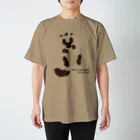 響雷レオふぃしゃるグッズしょっぷのタヌキ好きのためのタヌキグッズ　つれてってタヌキ スタンダードTシャツ