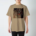 ねこのあしあとの白と黄色の蝶 Regular Fit T-Shirt