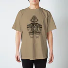 神話の旅人の遮光器土偶　黒 （前姿）  Regular Fit T-Shirt