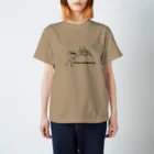 ue☆(ウイ）のハシビロコウのシューちゃんコケ掃除（モノクロ） Regular Fit T-Shirt