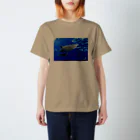 古見きゅう/ and 9 films オンラインショップ のシルキーシャーク  スタンダードTシャツ