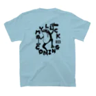 MY LUCK IS COMING.の酔いどれラックくん Regular Fit T-Shirtの裏面