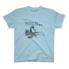 Green__teaの毎朝格闘するペンギン Regular Fit T-Shirt