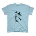 オガタミホの水族館の白と黒たち Regular Fit T-Shirt