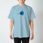 れもんねおんのぴろぴろで遊ぶマンボウ君 Regular Fit T-Shirt