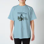 Green__teaの毎朝格闘するペンギン Regular Fit T-Shirt