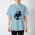 ろう飼い主のオウムと地球儀 Regular Fit T-Shirt