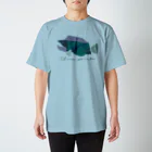 ヤエシノオミセ の長男画伯 【さかな】 Regular Fit T-Shirt