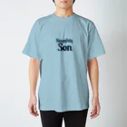 SUNNY SIDEのFamily♥︎わんぱくな息子 Regular Fit T-Shirt