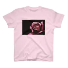 Koukichi_Tのお店のClassic Rose Regular Fit T-Shirt