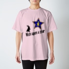 PY Kobo Yuko’ｓ Galleryの【開運祈願】星に願いを！ Wish upon a star! 卯年生まれ守護梵字マン Regular Fit T-Shirt
