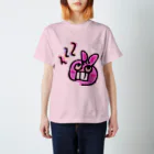 Ａ’ｚｗｏｒｋＳのイーってなってるらくがきウサギ（ピンク） Regular Fit T-Shirt