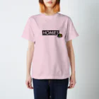 BASSHOMIESのBASSHOMIES(バスホーミーズ)ボックスロゴ ブラックバス バス釣り Regular Fit T-Shirt