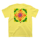 Toko Nataraja Baliの正方形グラデ、前面薄色、背面濃色 Regular Fit T-Shirtの裏面