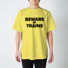 CIPANGOの【道路標識】BEWARE OF TRAINS（汽車に注意）（踏切） Regular Fit T-Shirt