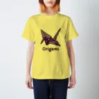 MrKShirtsのOrigami (折り紙鶴) 色デザイン Regular Fit T-Shirt