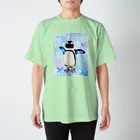 ヤママユ(ヤママユ・ペンギイナ)のケープペンギン「ちょうちょ追っかけてたの」(Blue) スタンダードTシャツ
