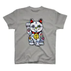 ゴトウヒデオ商店　ゲットースポーツの開運招き猫グラフィックTシャツ Regular Fit T-Shirt