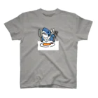 サメ わりとおもいのエビフライを食べようとするサメ スタンダードTシャツ